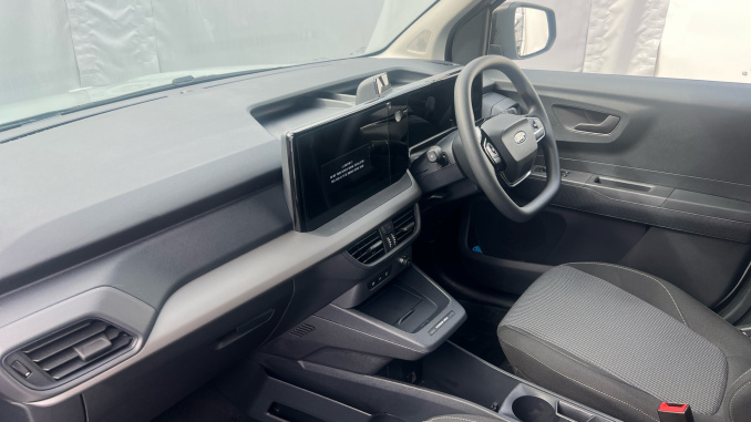 Ford Transit Courier E-Transit Courier 100kW 43kWh Trend Van Auto - Image 9